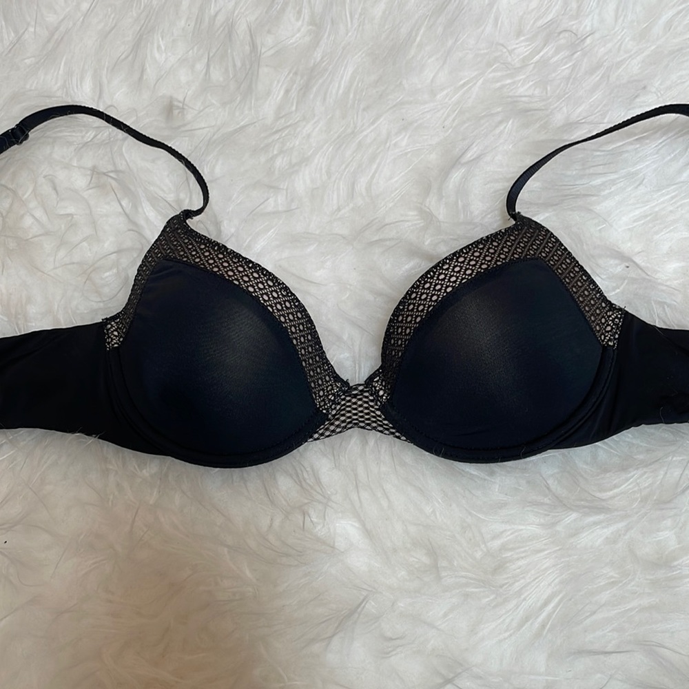 Victoria’s Secret t shirt lightly lined bra size 32B worn once